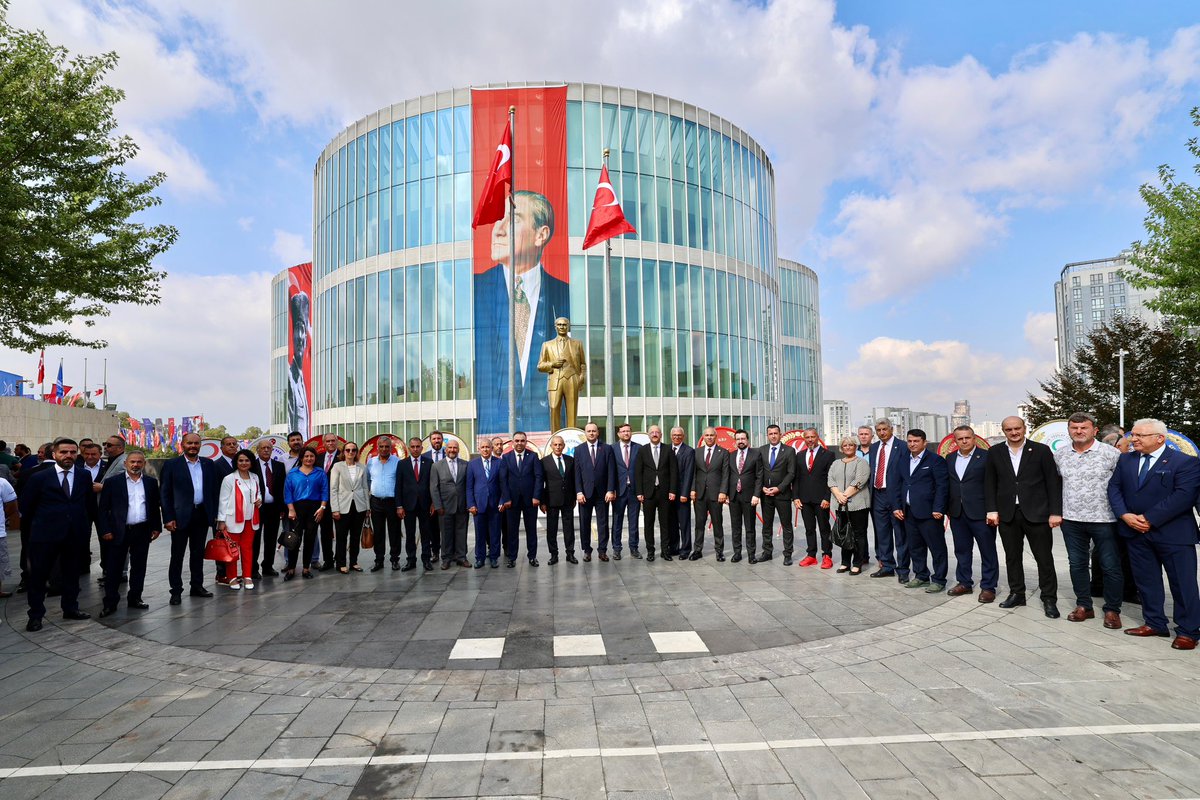 İYİ PARTİ KÜÇÜKÇEKMECE (@iyipartikcekme) on Twitter photo 30 Ağustos Zafer Bayramı’nın 103. yıl dönümü dolayısıyla düzenlenen çelenk sunma törenine İlçe Başkanımız <a href="/rsm_yldrm/">Rasim Yıldırım</a> ve yönetim kurulu üyelerimiz katılım sağladı.
Gazi Mustafa Kemal Atatürk ve silah arkadaşlarını minnet ve rahmetle anıyor, milletimizin Zafer Bayramı’nı kutluyoruz 30 Ağustos Zafer Bayramı’nın 103. yıl dönümü dolayısıyla düzenlenen çelenk sunma törenine İlçe Başkanımız <a href="/rsm_yldrm/">Rasim Yıldırım</a> ve yönetim kurulu üyelerimiz katılım sağladı.
Gazi Mustafa Kemal Atatürk ve silah arkadaşlarını minnet ve rahmetle anıyor, milletimizin Zafer Bayramı’nı kutluyoruz
