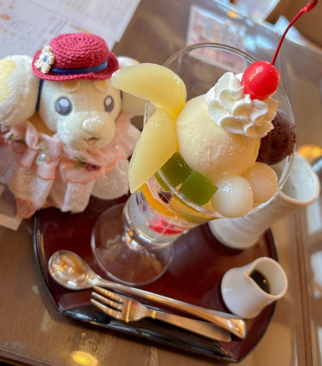 今年の夏は暑すぎたのでひたすら桃を食べました🍑
パピモッチと美味しいスイーツをたくさん食べに行けて満足です 𐒨꒱⁾◕ͦ꤮̥̭◕ͦ⁽꒰𐒧
もう少し涼しくなったらまた色々なところにお出かけしたいです

 #夏のポケモンとの思い出しんちゃんに見せる