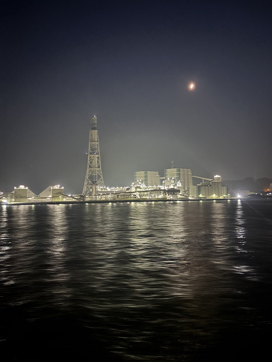 間もなく横須賀に着岸🛳️