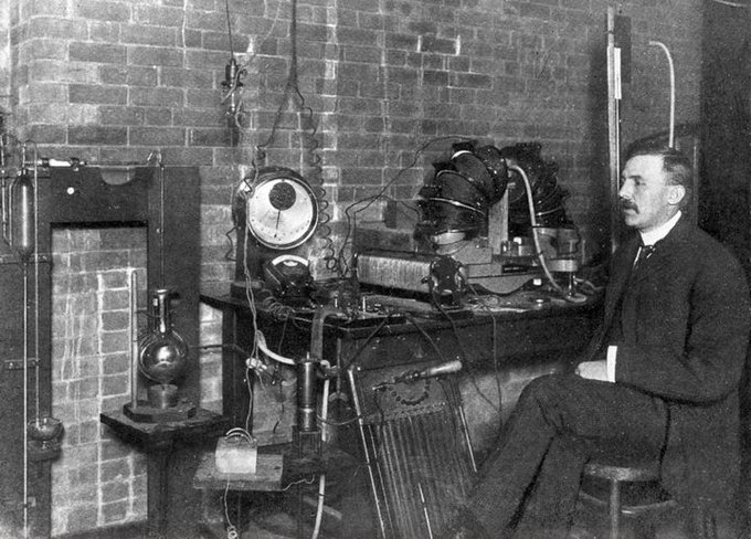 SustainHistory's tweet image. Ernest Rutherford: 
(1871, Nelson, New Zealand - 1937, Cambridge, United Kingdom)

- Discovered alpha/beta-#radiation 

- Suggested the concept of the #Nucleus

- Considered to be the founder of #NuclearPhysics. 

- Regarded as one of the greatest #Experimentalists, 

- Awarded