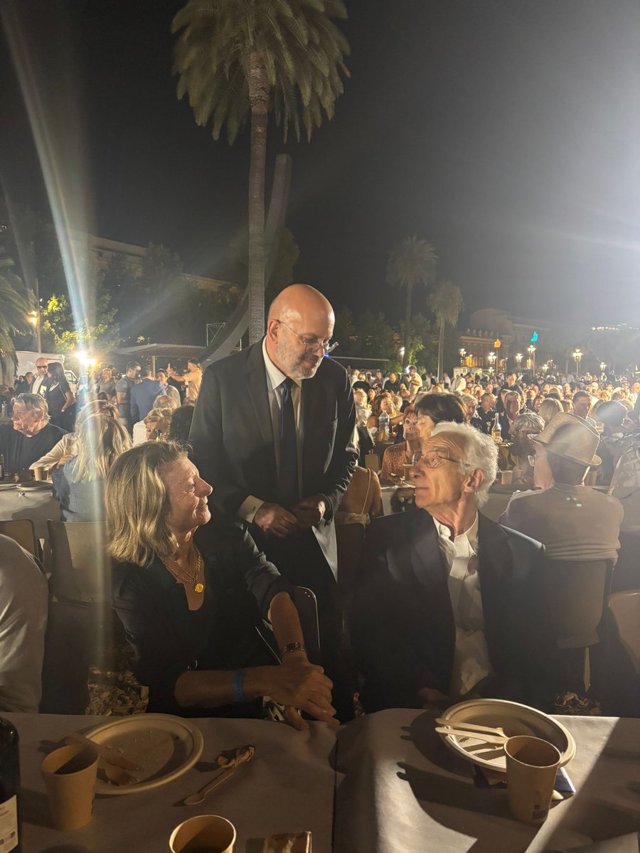 p_pradal's tweet image. ✨ Hier soir, vous êtiez nombreux. Parce vous aimez Nice, sa culture, ses valeurs, et ceux qui la font vivre.
Lou Festin Nissart, c’est plus qu’un repas : c’est une promesse de fidélité à notre ville et à notre Maire @cestrosi.

#ILoveNice #Nice06