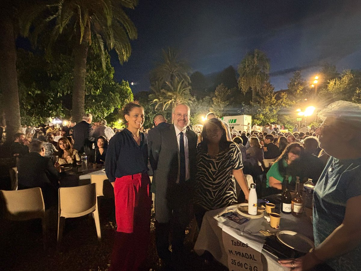 p_pradal's tweet image. ✨ Hier soir, vous êtiez nombreux. Parce vous aimez Nice, sa culture, ses valeurs, et ceux qui la font vivre.
Lou Festin Nissart, c’est plus qu’un repas : c’est une promesse de fidélité à notre ville et à notre Maire @cestrosi.

#ILoveNice #Nice06