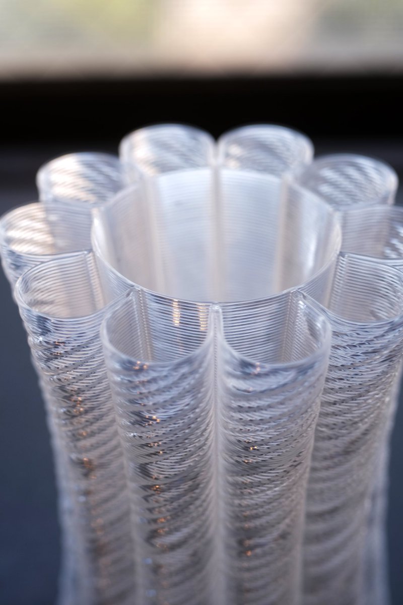 たまに3Dプリントの調子悪いときに斜めの縞模様？みたいなのが出るんですがそれが案外良さそうだったので参考にアルゴリズム考えてテクスチャとして入れたら結構綺麗✨