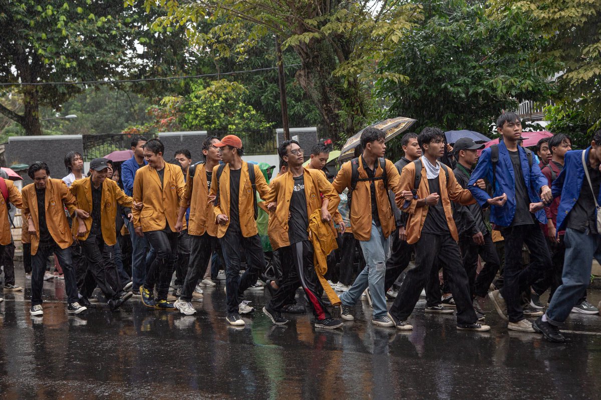 houzestudio's tweet image. Panjang umur perjuangan, stay safe ya semuanya. #purwokerto #unsoed