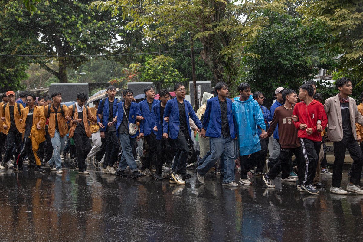 houzestudio's tweet image. Panjang umur perjuangan, stay safe ya semuanya. #purwokerto #unsoed