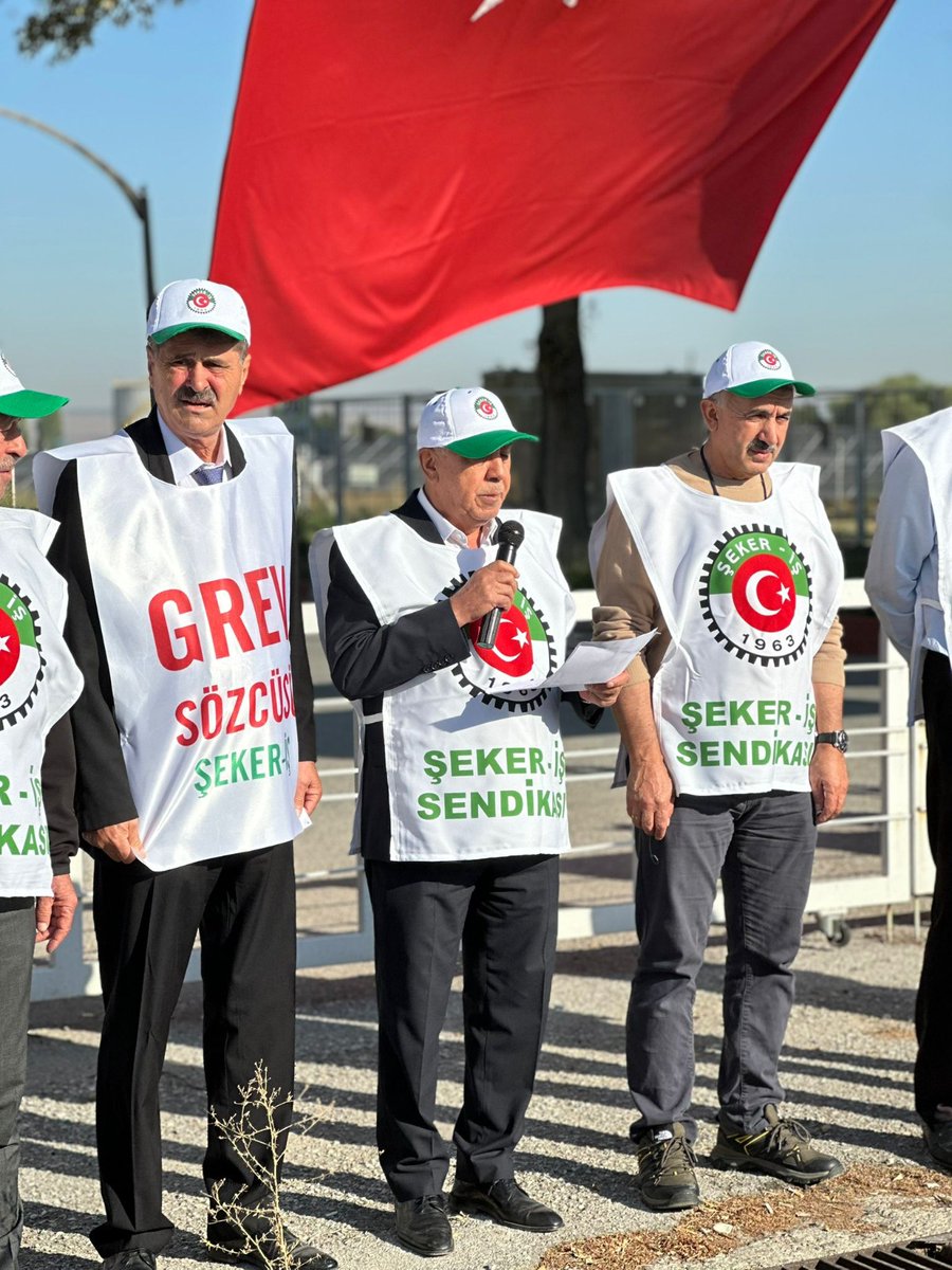 Yanliz değilsiniz 
#Kutahyasekeriscisidireniyor
<a href="/tcbestepe/">T.C. Cumhurbaşkanlığı</a>
<a href="/csgbakanligi/">T.C. Çalışma ve Sosyal Güvenlik Bakanlığı</a>
<a href="/isikhanvedat/">Prof. Dr. Vedat Işıkhan</a>
<a href="/iloankara/">ILO Türkiye</a>
<a href="/RTErdogan/">Recep Tayyip Erdoğan</a>
<a href="/sekerissen/">Şeker-İş Sendikası</a>