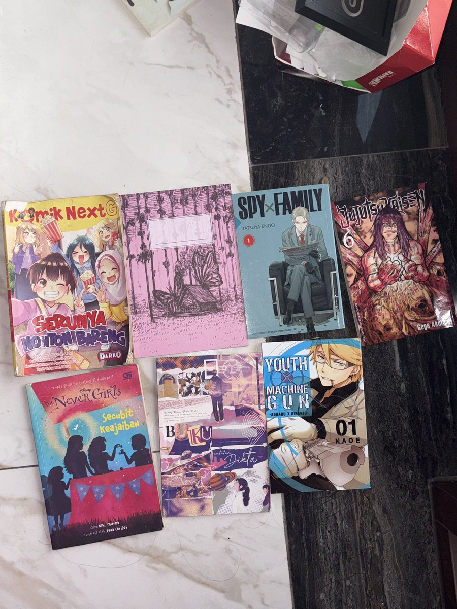 hiii guyss aku mau jual semua buku buku bacaan aku ini, ada novel dan komikk 

yang mau langsunh dm aja yaa krn mau ngosongin lemari😢😢 

harga terserah kalian aja guys bebasss, btw bisa oren yaaa!!

#zonauang #zonajajan #WTS #WTB