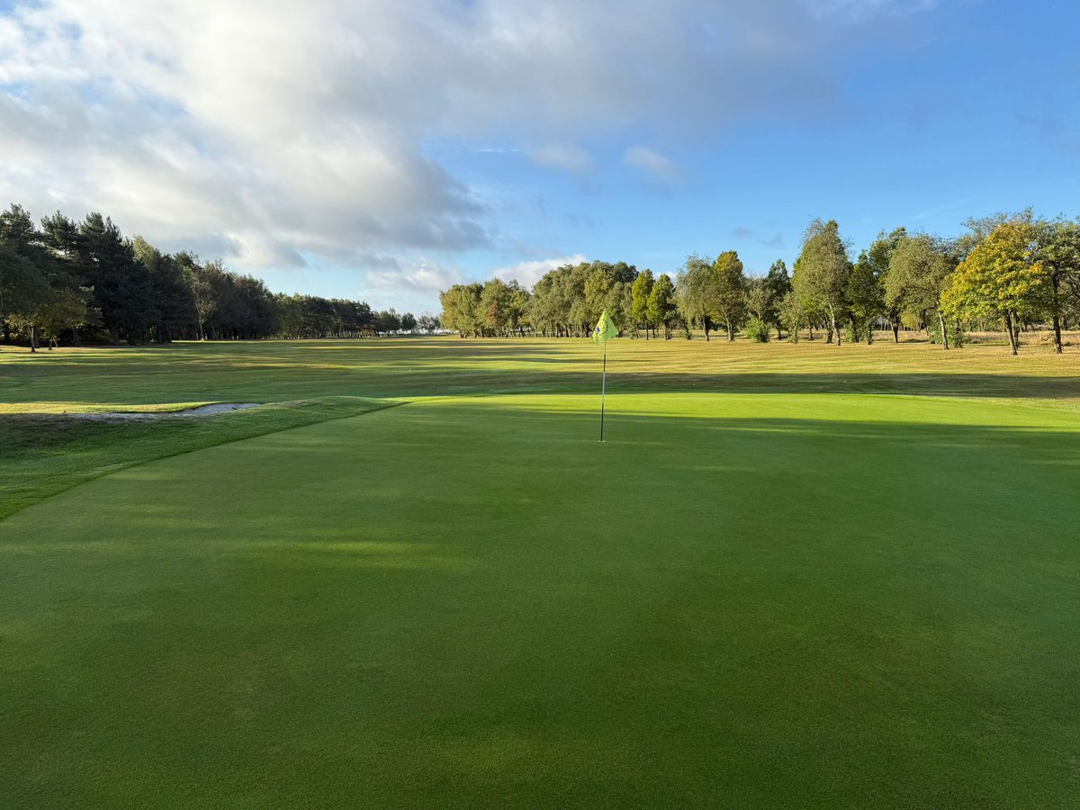 Presidents Day at Horsforth! 

Beautiful start to the day ☀️, our Greenkeepers were out early preparing the course, which is looking great ⛳️
Let’s hope the rain holds off! 🙏

Good luck everyone, play well🏌️
