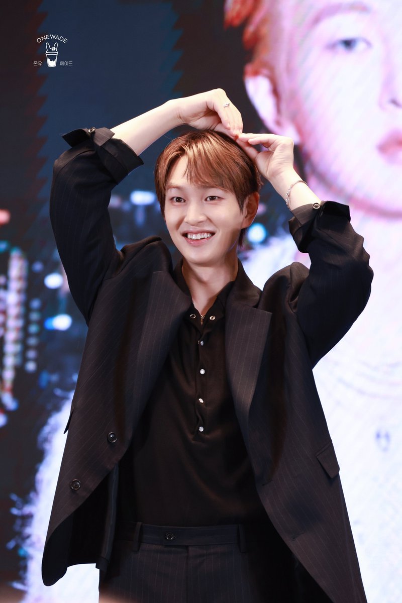 250830 상하이 팬싸
🎀🎀🎀
#온유 #이진기 #샤이니 #ONEW #SHINee