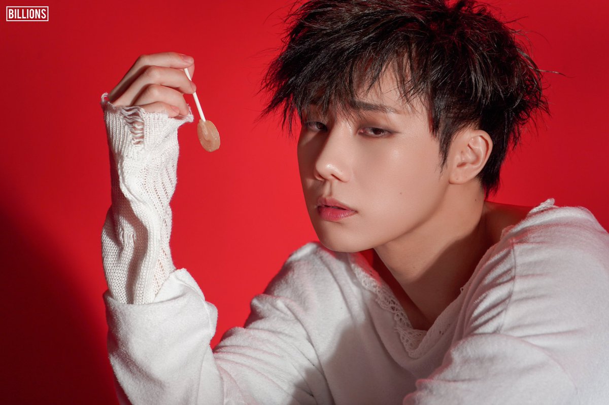 고등학생 탐정 남우혅이랑 탐정 김섡규 보고싶은데