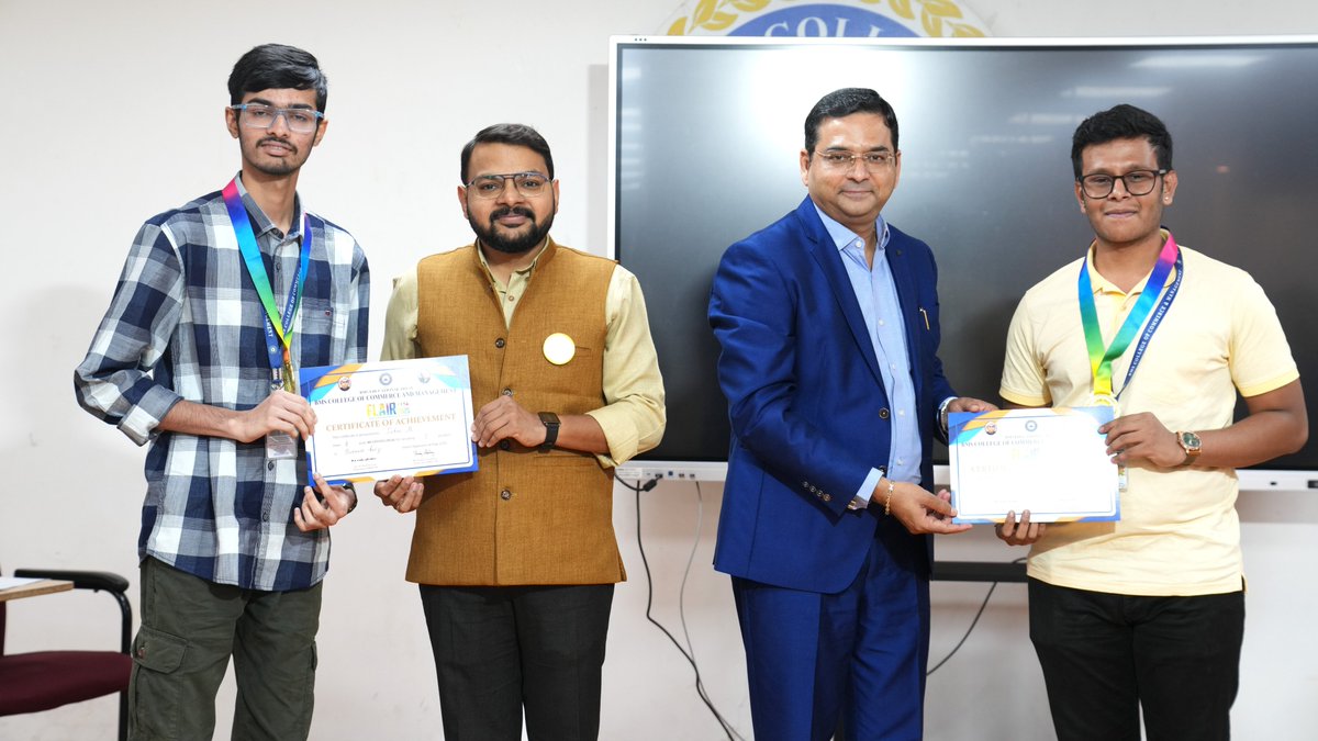 SridharHRS's tweet image. I had fun hosting the Business Quiz event at @CollegeBMSCCM 

I have been hosting this event from past many years and every year the participants are more curious, smarter and well prepared than before.

ENGAGE | ENTERTAIN | ENLIGHTEN 

#quiz #quizmaster #thinkquizzing