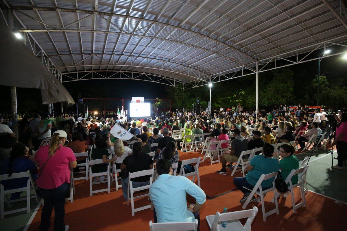 Revista Xihka (@revistaxihka) on Twitter photo El diputado <a href="/DavidFigueroaO/">David Figueroa O. 🇲🇽</a> rindió su Primer Informe en el parque Copacabana, acompañado de la gente del VI Distrito. 🌟
Con cercanía y humildad, refrendó su compromiso de ser un ser humano que escucha, atiende y sirve a su comunidad. 💚 #InformarEscucharYServir El diputado <a href="/DavidFigueroaO/">David Figueroa O. 🇲🇽</a> rindió su Primer Informe en el parque Copacabana, acompañado de la gente del VI Distrito. 🌟
Con cercanía y humildad, refrendó su compromiso de ser un ser humano que escucha, atiende y sirve a su comunidad. 💚 #InformarEscucharYServir