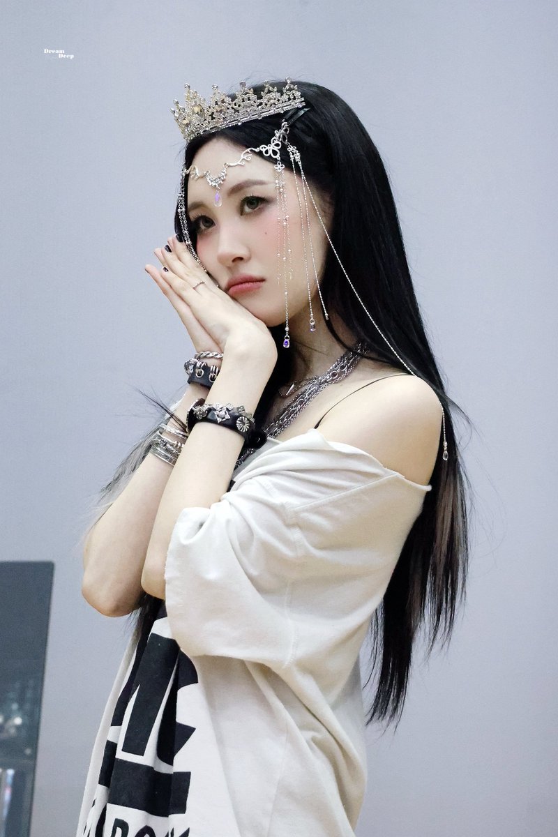 DreamDeep0724's tweet photo. 250830 미니 팬미팅

#선미 #SUNMI
#BLUE
@miyaohyeah https://t.co/LeS75cC2yw