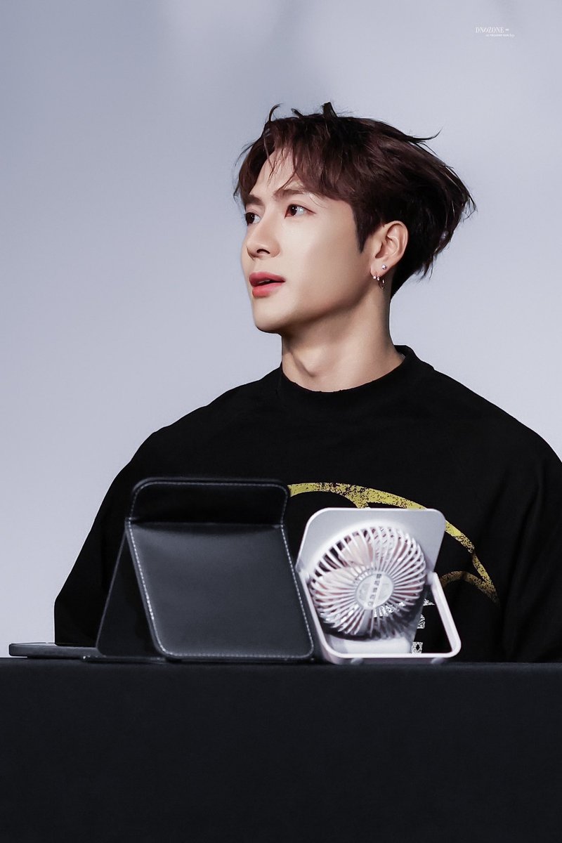 DNDZONE_8230's tweet photo. 20250830 MUSIC KOREA首尔签售

@JacksonWang852 

#MAGICMAN2 
#JACKSON 
#JACKSONWANG 
#王嘉爾 
#잭슨 https://t.co/MZUdEwMsso