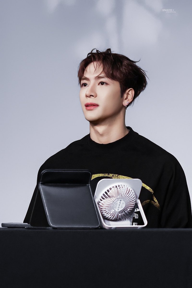DNDZONE_8230's tweet photo. 20250830 MUSIC KOREA首尔签售

@JacksonWang852 

#MAGICMAN2 
#JACKSON 
#JACKSONWANG 
#王嘉爾 
#잭슨 https://t.co/MZUdEwMsso