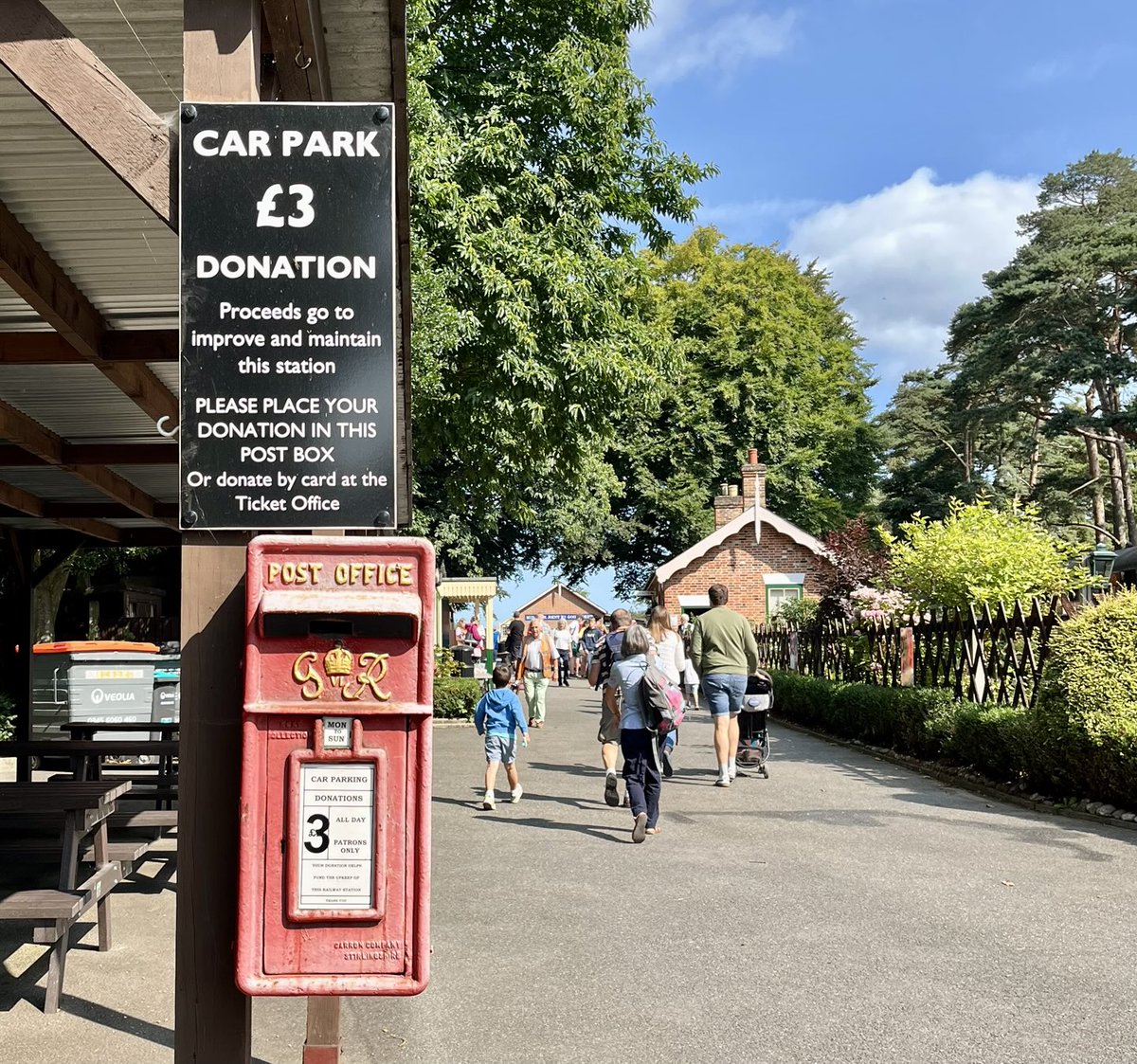 Trish_Auciello's tweet photo. An GviR with an alternative use at Holt NNR station #PostboxSaturday #PoppyLine https://t.co/BYIhz5Ce4Z