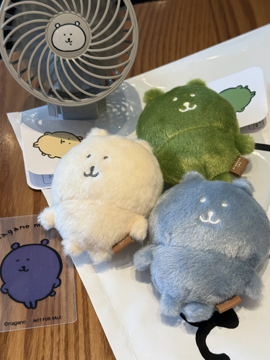 가격이슈&amp;물량 때문에 갈말 고민했었지만사전예약자만 타임별로 입장시키니 쾌적해서 좋았고 오프 팝업에서 사본게 처음인데 개체 고를 수 있어서 좋았음..😍😍😍