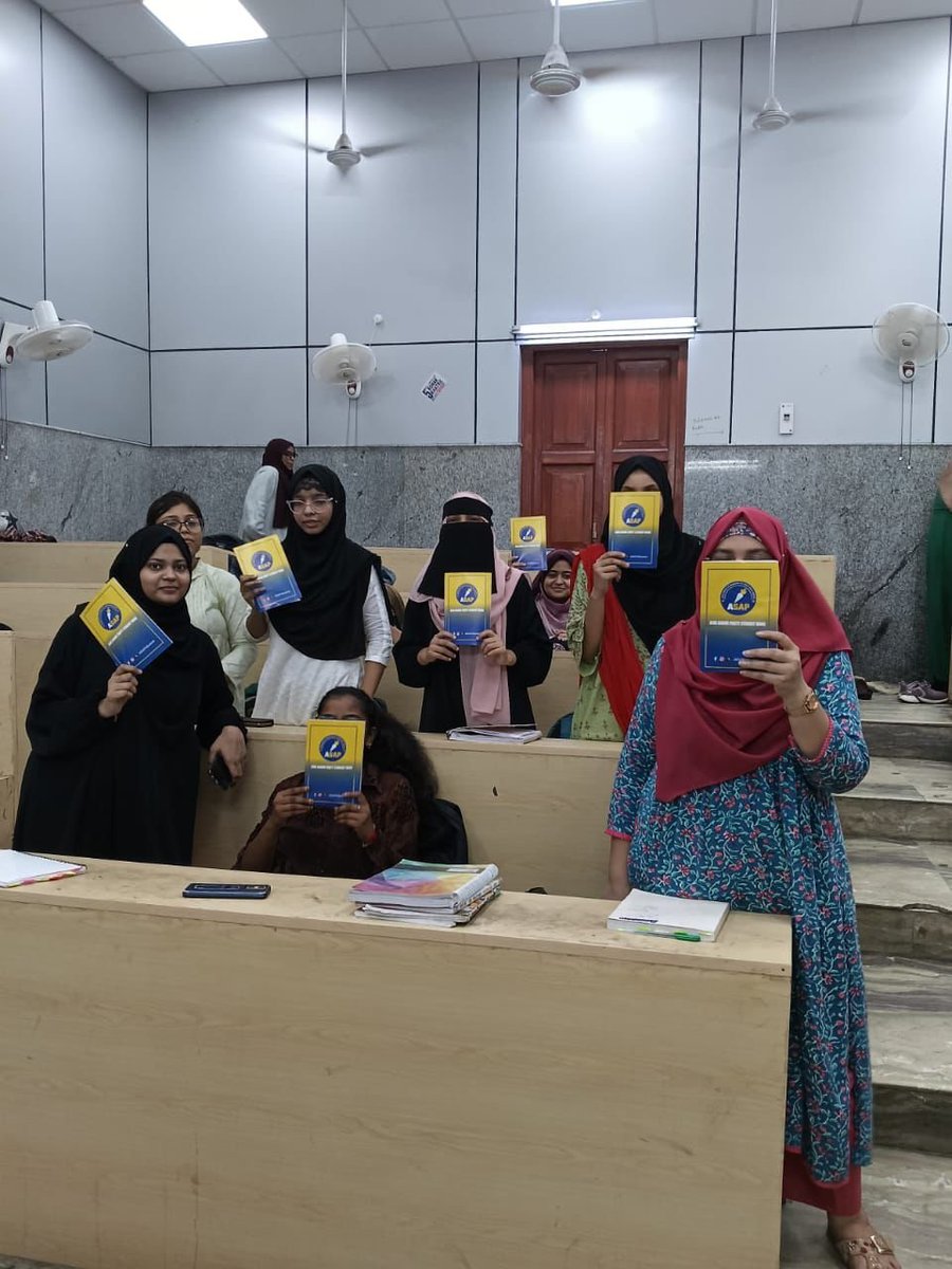 ASAP4Students's tweet photo. Class to class campaign at Ayurvedic and Unani Tibbia College 💯

#JoinASAP https://t.co/6kzMcVxtJJ