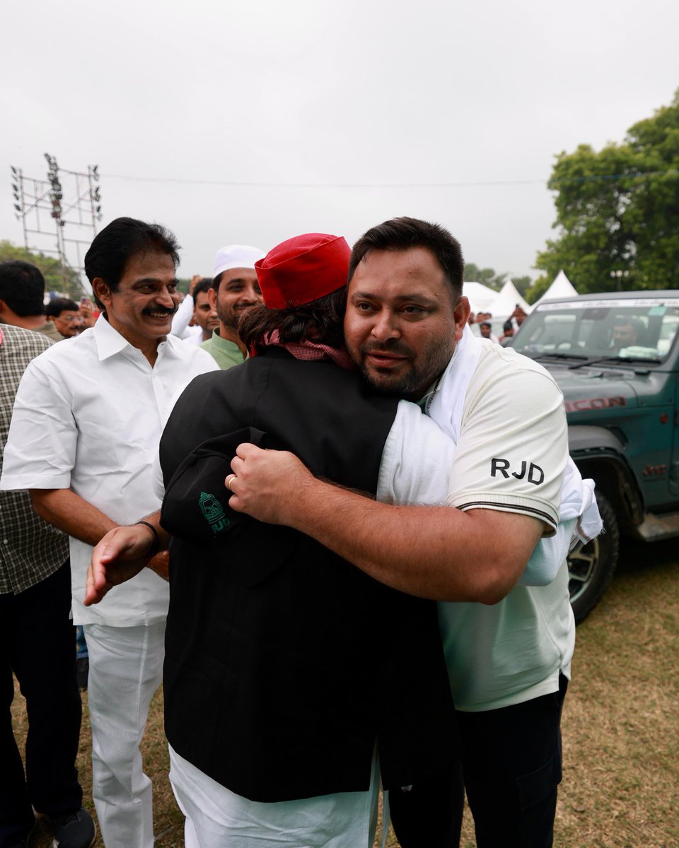 है कोई टक्कर में 🚲🚩
#AkhileshYadav #TejashwiYadav 
#RahulGandhi
