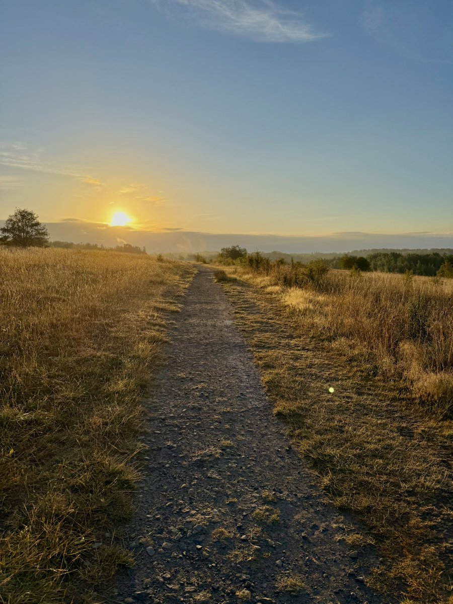 It’s a beautiful morning here at the Flash. RD Andy has done the course check and we’re good to go! The course is mainly dry with a few isolated puddles so trail shoes are advised. See you all soon!