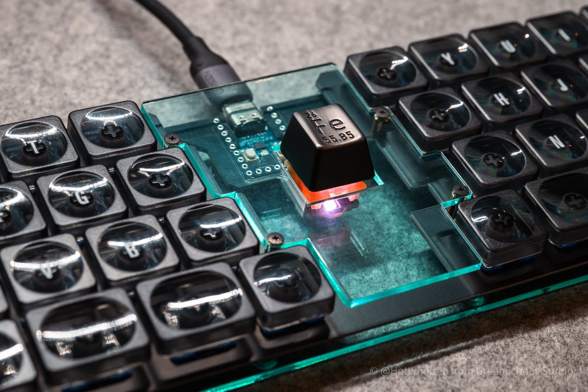 アクリルとFR4のマリアージュ
Keyboard: #Gravity45 LP with FR4 plate(Option)
Switch: Kailh Deep Sea Silent MINI ChocV2 Islet
Keycap: JezailFunder Gravity Custom/Awekeys
#KEEB_PD #KEEB_PD_R265