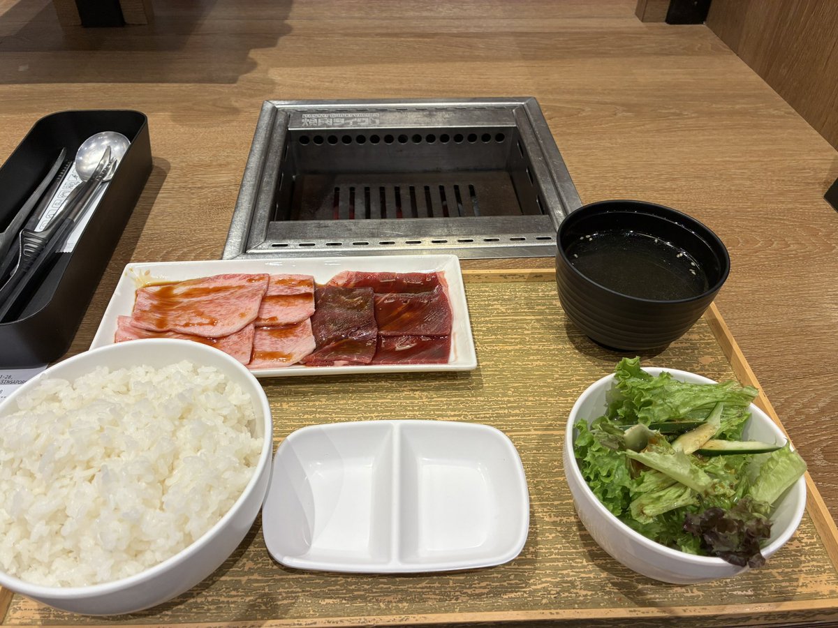 SumiXExportTech's tweet photo. シンガポールにも宮崎牛が！🥩✨
一人焼肉、嬉しくなってつい入ってみました。

クオリティは正直、日本で食べるよりもそこそこかなぁ…と思いましたが、
こうしてシンガポールで身近に宮崎のものを味わえること自体が嬉しい😊

宮崎の牛肉・米・タレで楽しめる「宮崎焼肉ショーケース」がシンガポールにあったら、きっと面白いだろうな。

#Singapore #シンガポール #焼肉 #宮崎牛 #MiyazakiBeef #Yakiniku #JapanFood