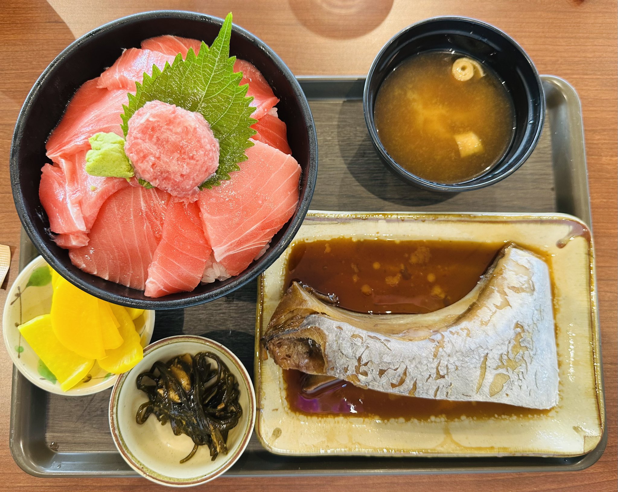 まご丼 公式】南魚沼、本気丼｜日本一のコシヒカリ、日本一の大盛マジ丼