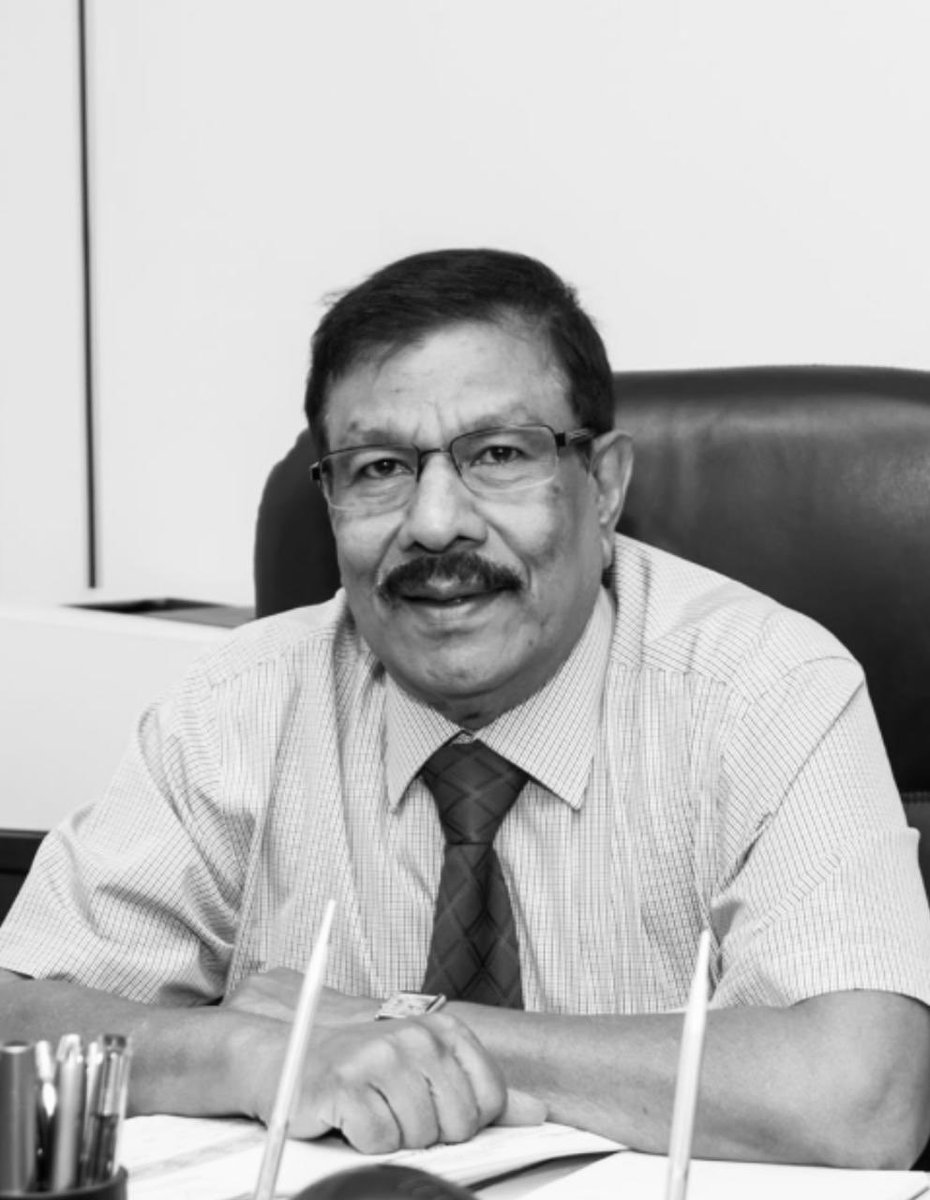 انا لله وانا اليه راجعون.
ކޮލިގޭ މުޙައްމަދު ޢުމަރު މަނިކު އަވަހާރަވި ޚަބަރު އެހީ ނުހަނު ހިތާމައާއި އެކުގައެވެ. އެއީ ދިވެހި ރާއްޖޭގެ ފަތުރުވެރިކަމުގެ އެއްބާނީ އެވެ. ޤައުމަށް ނުހަނު ޚިދުމަތް ކުރެއްވި، ވިޔަފާރީގައި އިންތިހާއަށް ފަރުވާތެރި ނަމޫނާ ވިޔަފާރިވެރިއެކެވެ. އެކުގައި