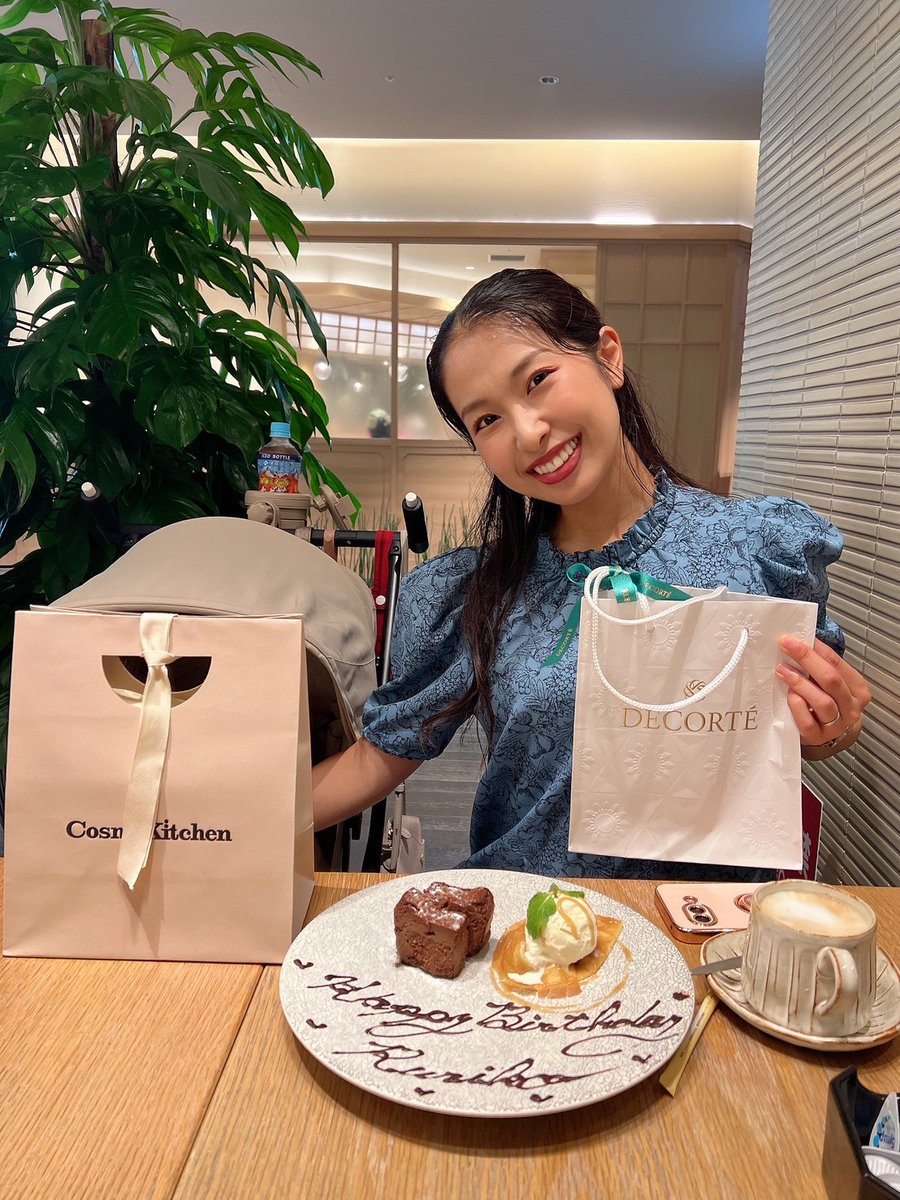 orurired's tweet photo. ちょっと早いけど
お誕生日をお祝いしてもらいました🎂

母になってからは自分の誕生日は後回しになっていたのですが
こうやってお祝いしてもらえるのってやっぱり嬉しいなあ😌💕
（2人にお祝いしてもらうまで、誕生日がもうすぐだということも忘れてました😂）

２人とも本当にありがとう〜！！🥹✨ https://t.co/6nQ0csz5oE