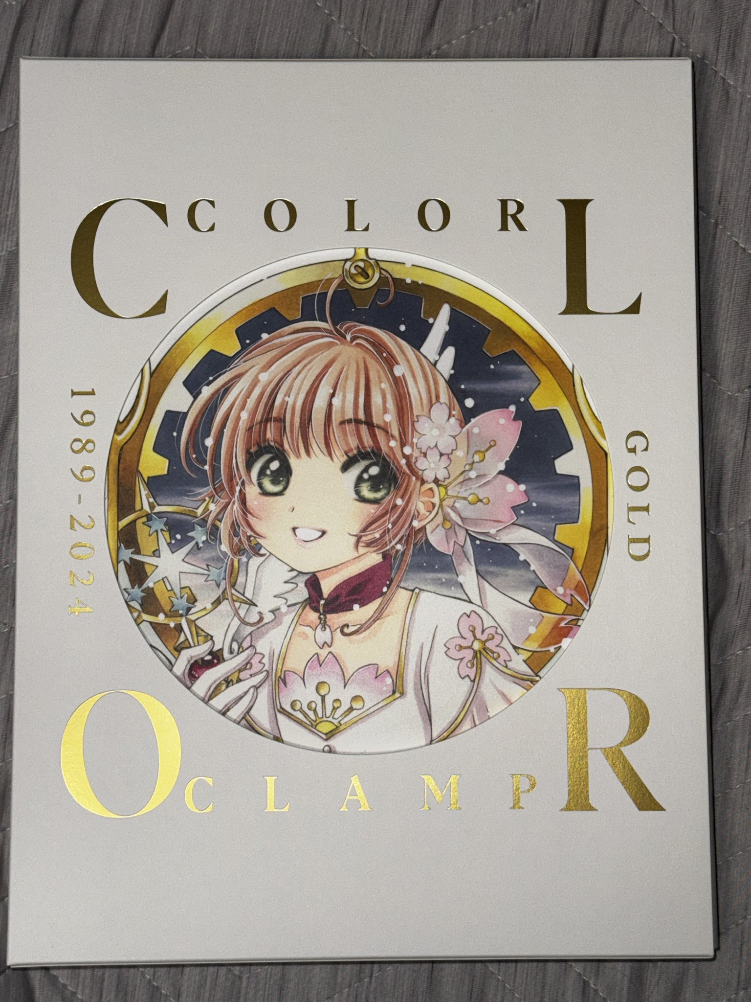 CLAMP展 公式画集 COLOR GOLD 1989-2024 豪華版2 CLAMP展 公式画集 COLOR GOLD 1989-2024 豪華版 - メルカリ