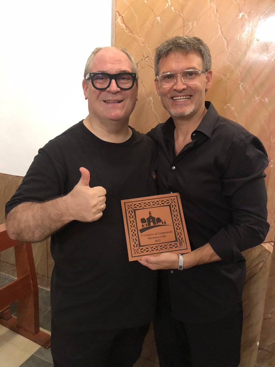 ildebass's tweet image. SORPRESA!!
Cumpleaños musical en el festival NAQUERASONA