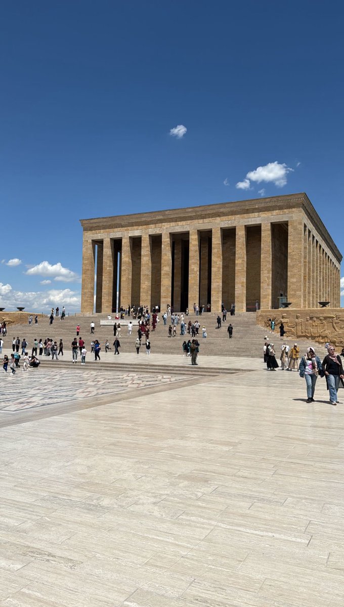 Yiğidim aslanım burada yatıyor..