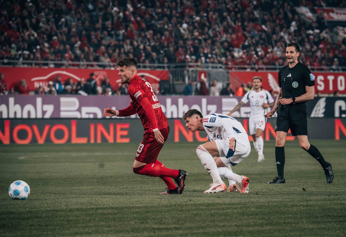 Fortuna Düsseldorf (@f95) on Twitter photo ℹ️ Die <a href="/dfbschiris/">DFB-Schiris</a> für das Topspiel am Samstagabend 👀
👮 Dr. Max Burda (SR)
🚩 Lasse Koslowski (SR-A. 1)
🚩 Hannes Ventzke (SR-A. 2)
4⃣ Yannick Rupert (4. Offizieller)
📺 Johann Pfeifer (VA)
📺 Dr. Justus Zorn (VA-A)
#f95 | 🔴⚪️ | #F95KSC ℹ️ Die <a href="/dfbschiris/">DFB-Schiris</a> für das Topspiel am Samstagabend 👀
👮 Dr. Max Burda (SR)
🚩 Lasse Koslowski (SR-A. 1)
🚩 Hannes Ventzke (SR-A. 2)
4⃣ Yannick Rupert (4. Offizieller)
📺 Johann Pfeifer (VA)
📺 Dr. Justus Zorn (VA-A)
#f95 | 🔴⚪️ | #F95KSC
