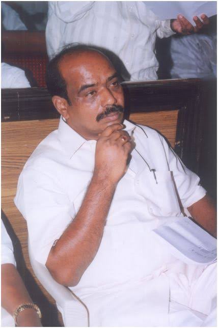 Eren Reddy (@reddyonx) on Twitter photo ఆడపిల్లని ఏడిపించారు అని <a href="/PawanKalyan/">Pawan Kalyan</a> గాడికి గుండు కొట్టి గాడిద మీద ఊరేగించి రెండు రోజులు తన దొడ్లో కట్టేసిన మా దైవం పరిటాల రవన్న జయంతికి అశ్రు నివాళి 🥹 ఆడపిల్లని ఏడిపించారు అని <a href="/PawanKalyan/">Pawan Kalyan</a> గాడికి గుండు కొట్టి గాడిద మీద ఊరేగించి రెండు రోజులు తన దొడ్లో కట్టేసిన మా దైవం పరిటాల రవన్న జయంతికి అశ్రు నివాళి 🥹