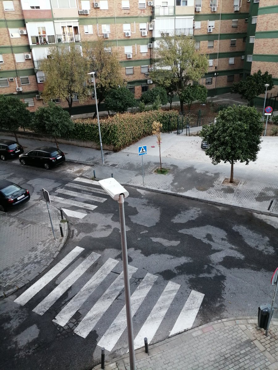 Así de limpio amanece #barriocontadores tras el baldeo realizado a primera hora por operarios de <a href="/LipasamSevilla/">Lipasam</a>
Muchas gracias y buen fin de semana!!