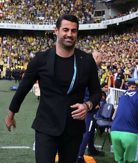 Öyle yada böyle şampiyon olamıyoruz tutun getirin hocamı para da istemez camianın evladı bi de böyle deneyelim aq