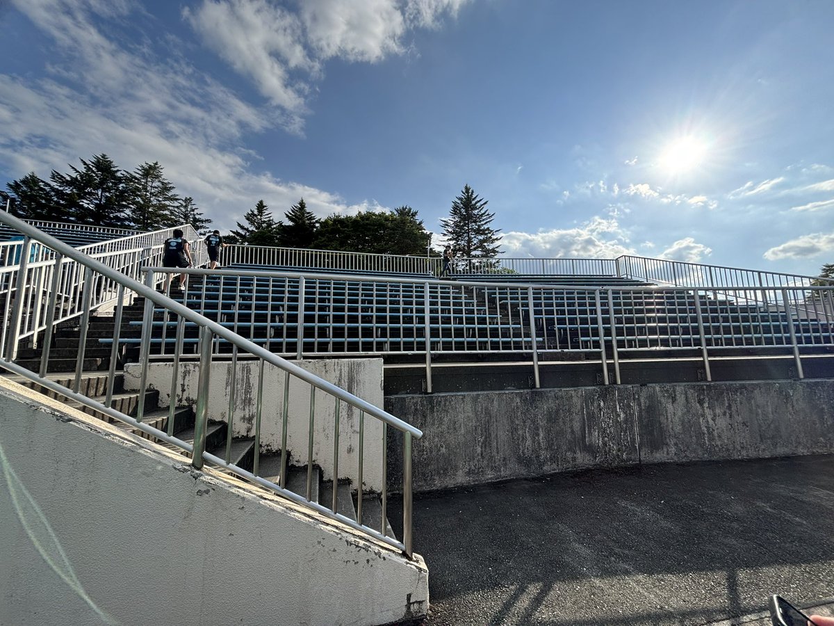 本日のアウェイ山形戦です

今日の応援の中心はビジターゲート入って左側のブロックです。
入場後に密集して応援が出来るように呼びかけ等させて頂きます！

今日もよろしくお願いします！
#サガン鳥栖 #ONEHEART