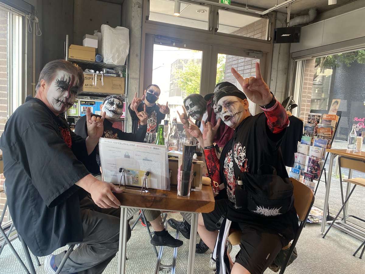 IkutaroMetal's tweet photo. またBookさんに
食う前に撮れって怒られる
#野毛
#BeRock
いなり美味い
#BABYMETAL
大阪で2週間前に呑んだ
缶詰さん、FUJIさんがおった
#PaleNeØ いつメンも混じって
白塗り軍団もおった わ https://t.co/RgTv1KJ8dx