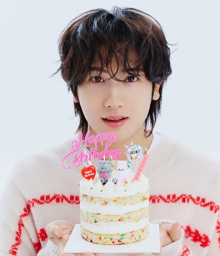 何回も見ても可愛いーーー🍓🥰🍓✨

そして、
シクくん自体がケーキのように
見えちゃう🍰🎂✨

お洋服の部分が
スポンジの間にいちごクリームが入ってて、
上に
いちご🍓じゃなくて、
とびきり可愛いシクくん🤴のお顔
が乗ってる感じ🥰

このケーキ🍰🤴🧁欲しいーーー🥰✨

#박형식 
#パクヒョンシク