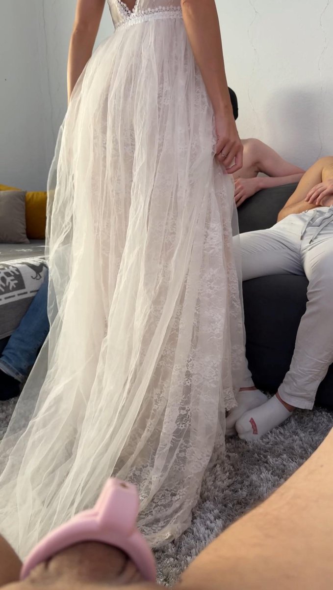 You in your wedding dress, 2 strangers and me 😍❤️