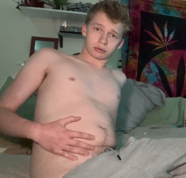 Living like a fat ass is peak behavior 
.
.
.
#Pigboy #weightgain #twinkdeath #feederism #gainer #gaygainer #feedee #Fatter #Malefeedee