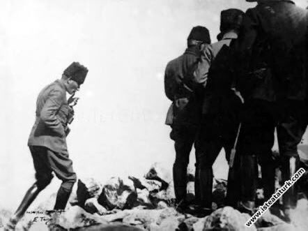 Türkiye Cumhuriyeti’nin kurucu babası, Mareşal, Gazi Mustafa Kemal Atatürk ve tüm şehitlerimizi saygıyla, rahmetle anıyorum. 

Zafer Bayramımız kutlu olsun.

#30ağustoszaferbayramı #MustafaKemalAtatürk 
#Atatürk 
#30Ağustos