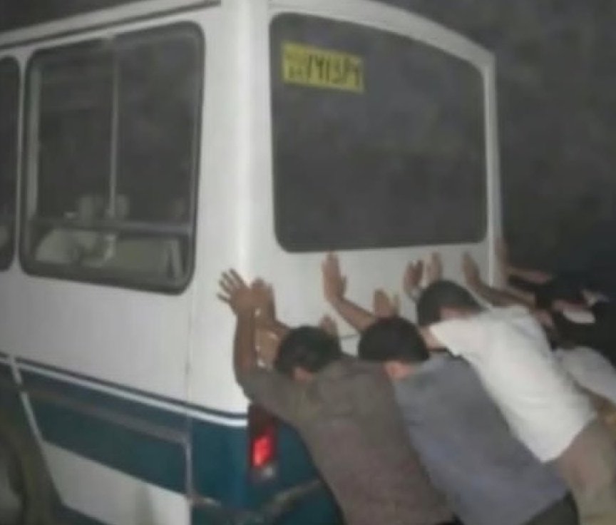 fromatiredsoul's tweet image. Those 5 fellows who always like my posts be like:

 (Thanks, guys, I really appreciate it!)