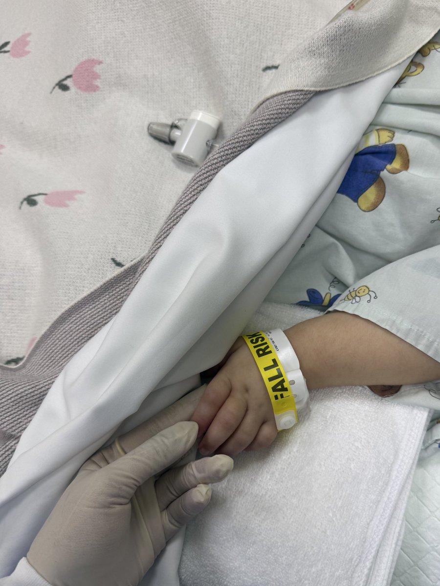 الحمدلله على ما كان والحمدلله على ما سيكون 
والحمدلله على قضاء الله وقدره.

اللهُم كما اخذتها طاهره صغيره اجعلها شفيعه لوالديها عابره بهم إلى جنتك ، اللهُم اجعلها طير من طيور الجنه واجعلنا لقضائك صابرين.