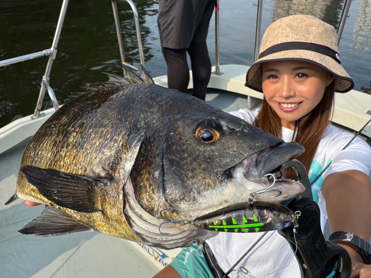 w_ricchan's tweet image. この前のチヌトップ🎣
去年やって凄く楽しかったんだけど１匹も釣れず🤣
今年こそは！とリベンジ行ったら釣れました！！
ボシュって追いかけてくるのワクワクすぎた💗
釣れなくても楽しかったけど釣れたらもっと楽しいね☺️笑
#チヌトップ　#釣り　#salvage