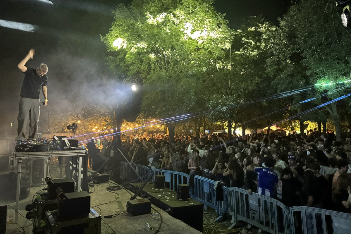 El ball de Festa Major amb l'Orquestra Selvatana i Batunga amb DJ Baatmusic, Band de Cool i DJ Capde han tancat la nit del divendres
👉 centelles.cat/festamajor