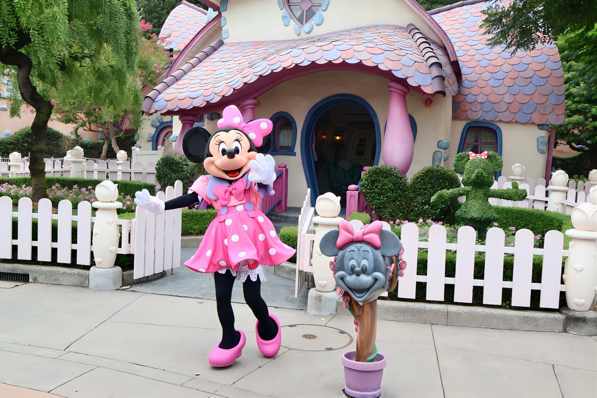 お見送りトゥーンちゃん🎀
お顔アップでもいいな〜って思ったけど、せっかくだからお家入れて撮ったらカレンダー写真みたいになっちゃった笑笑