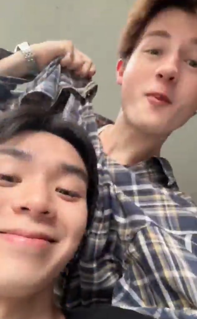 เบื่อ รู้สึกเป็นบุคคลไร้ความสามารถ 
รู้สึกทำหน้าที่ชปได้ไม่ดีเท่าศิลปิน 

#PJLEON
