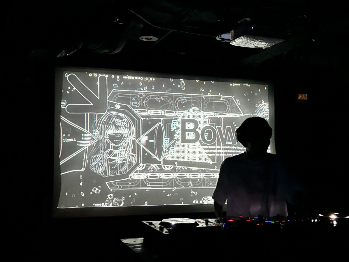 saraku_saraku's tweet image. #CRACK
CRACKのVJ素材とLuna say maybeのMVの相性が良すぎって言ってんの