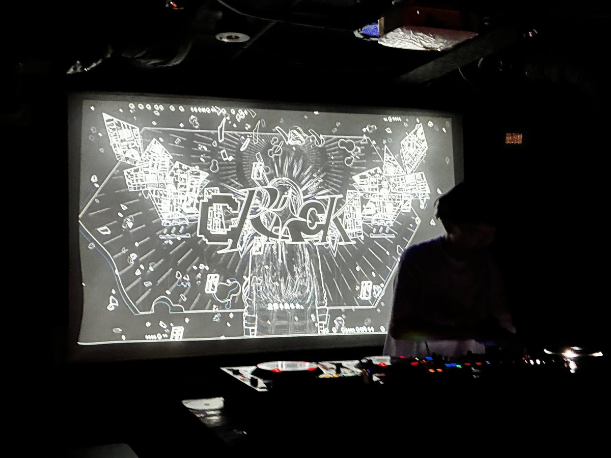 saraku_saraku's tweet image. #CRACK
CRACKのVJ素材とLuna say maybeのMVの相性が良すぎって言ってんの